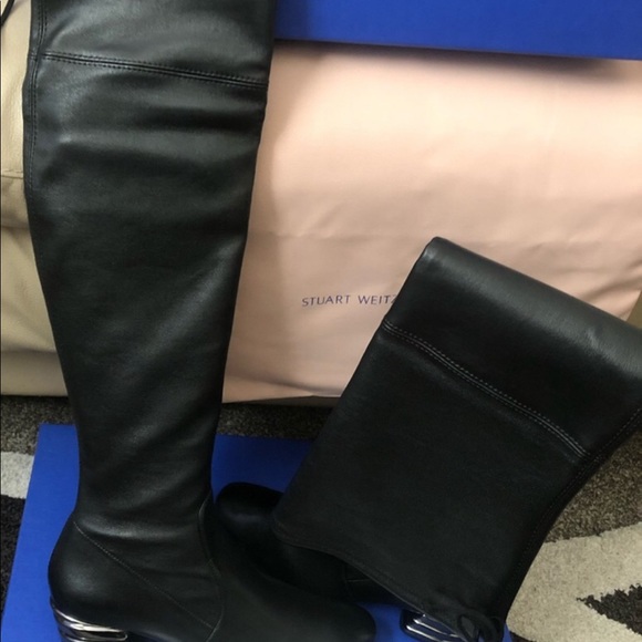 Beautiful over the née boots. Run Half Size Big. - Picture 4 of 8